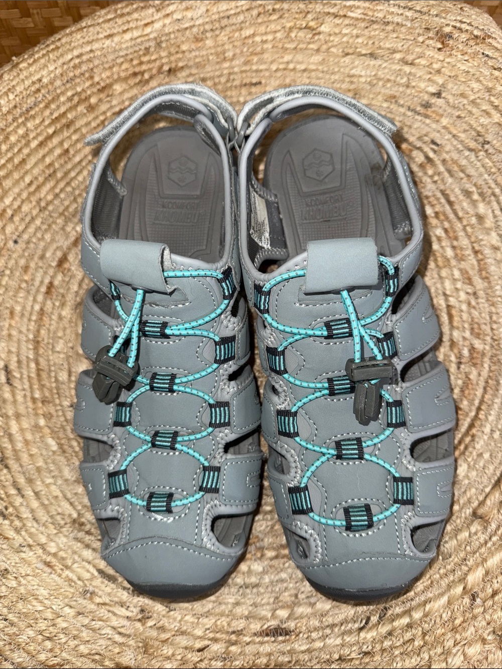 Khombu Gray Closed Toe Sport Sandals Aqua Trim Women’s Size 8 - Picture 2 of 11